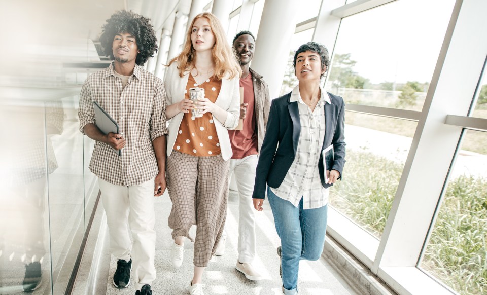 Être “Architectes d’Avenirs Positifs” résume notre ambition forte en matière de RSE. Nous accompagnons les campus et associations étudiantes dans leur projet autour de la diversité, la mixité & l’inclusion, du handicap et du Numérique Responsable.