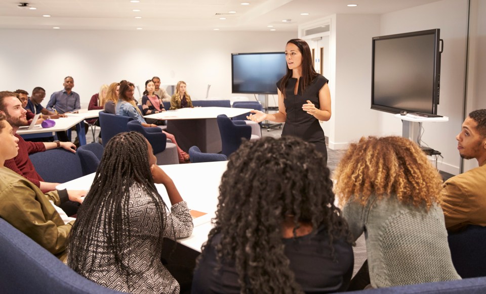 Nos équipes interviennent régulièrement au sein de nos campus partenaires pour faire découvrir aux étudiants la vie de l’entreprise, les familiariser avec nos métiers et accompagner leur montée en compétences sur des sujets de pointe.