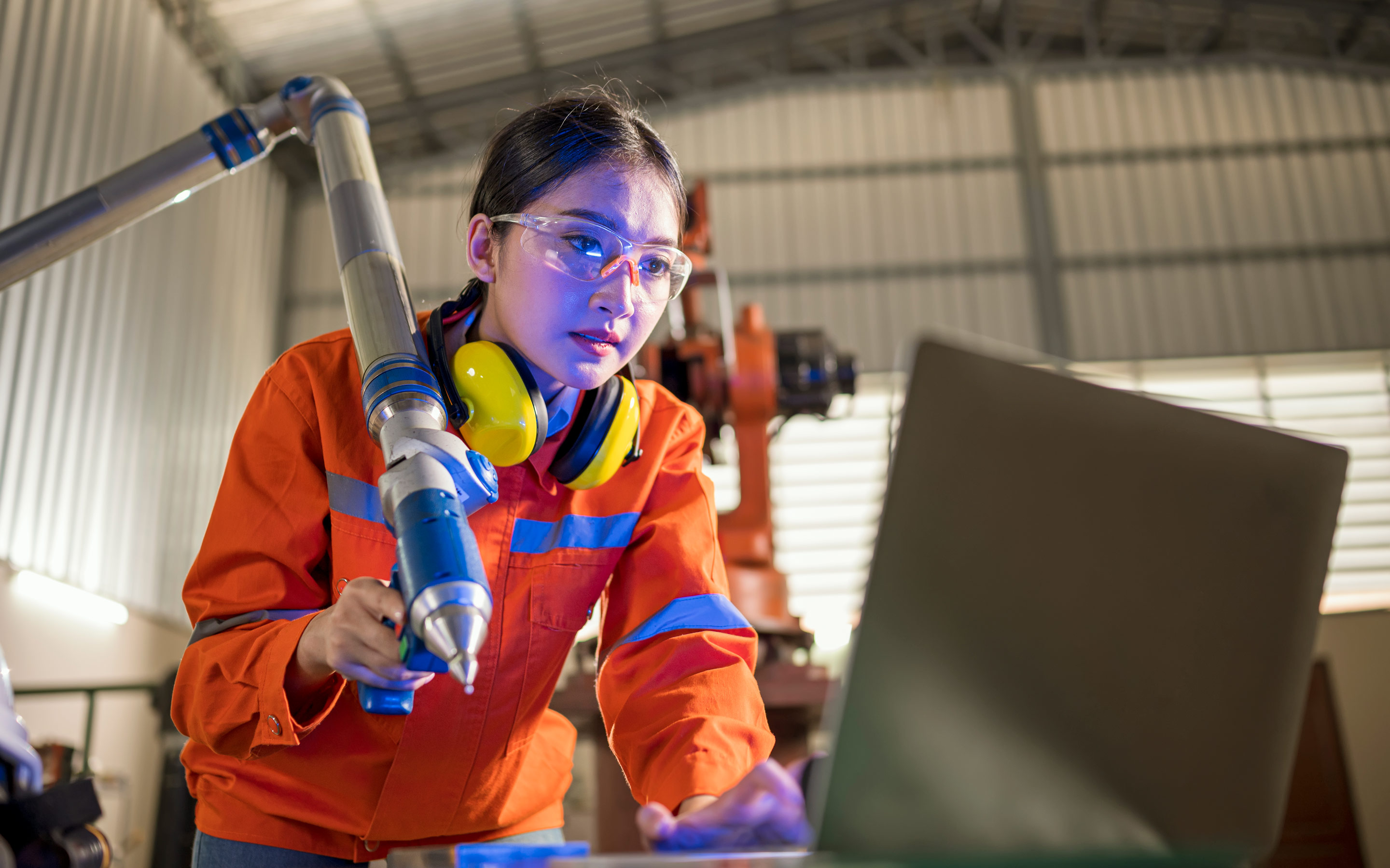Capgemini_Expert-Perspectives_SERVITIZATION-IN-MANUFACTURING