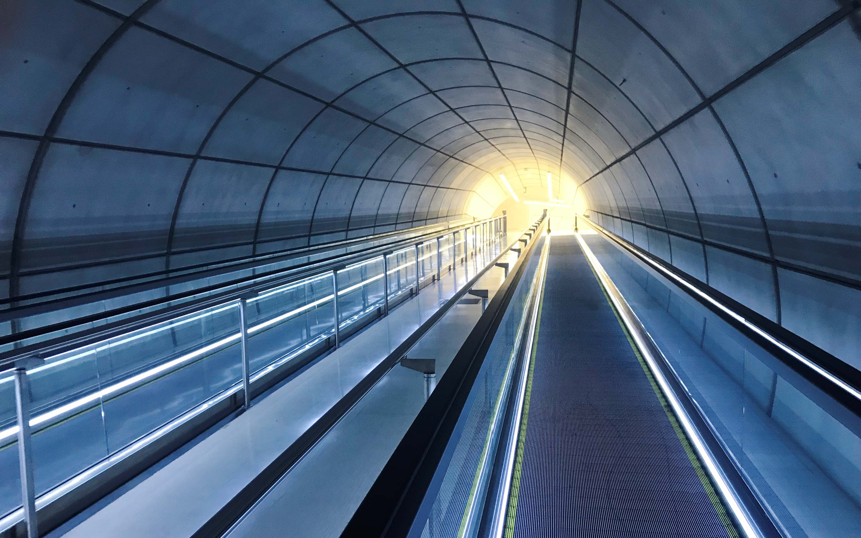 Capgemini_Expert-Perspectives_Accelerate-IT-workflows-through-real-time-IT-services