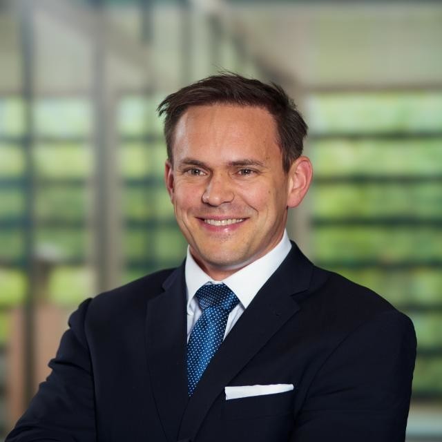 Dr. Oliver Stuke